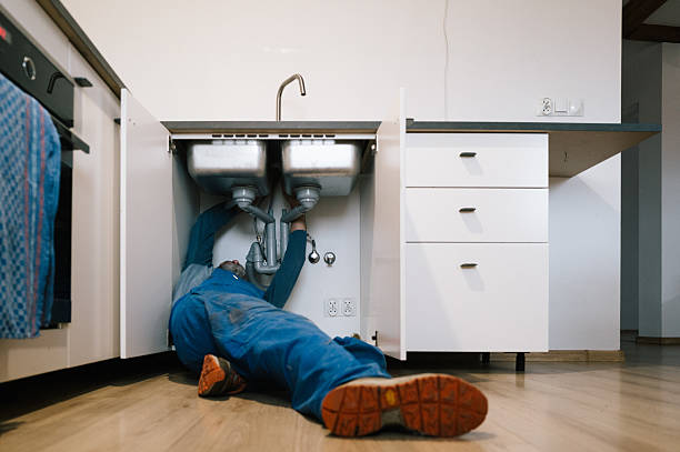 Professional Emergency Plumber technician working in Ashtabula, OH